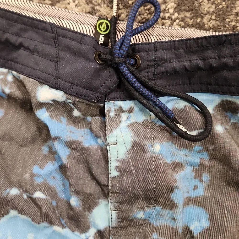 Volcom Board Shorts 28 - Picture 5 of 6